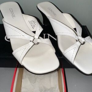 Women's dress shoes. Size 7 1/2 M 7.5. Open toe. Heel. Connie. EUC Vintage Y2K